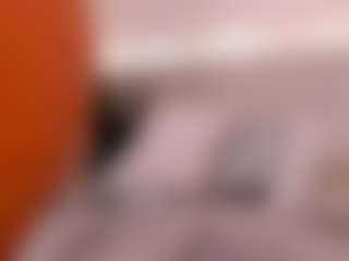 Live cam show with Vicky - Shaved Pussy on Milfs Live