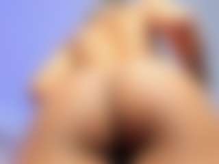 Show en direct avec adeline - Public sur Camsoda