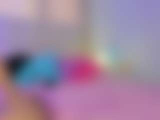 Live cam show with adeline - Colombia on UwU Esports
