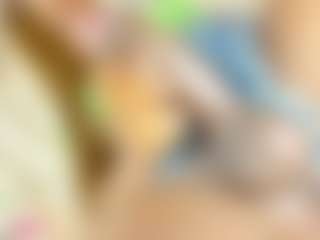 Live cam show with EmmaEbony - Facial Piercings on livesuperchat.net