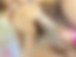 Live cam show with EmmaEbony - Average on Camsoda