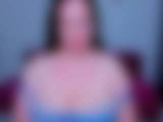 BubbleEmma MILF webcam performer live streaming