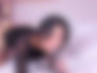 Live cam show with Jessy-Evanss - Shaved Pussy on Milfs Live