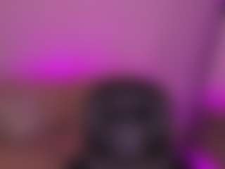 Live cam show with HannaConnorX - Ball Sucking on Camsoda