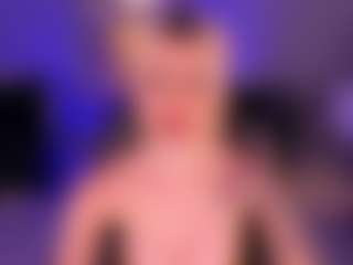 Live cam show with HannaConnorX - Small Ass on CamClone