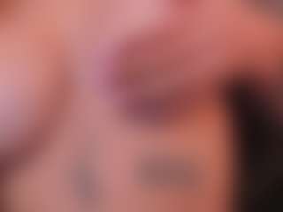 Live cam show with HannaConnorX - Living Room on Camsoda