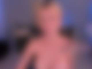 Live cam show with HannaConnorX - Living Room on Dare Cams