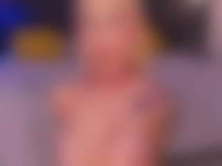 Live cam show with HannaConnorX - Skinny on SpankPalCams