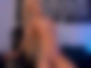 Live cam show with HannaConnorX - Living Room on CamSextacy
