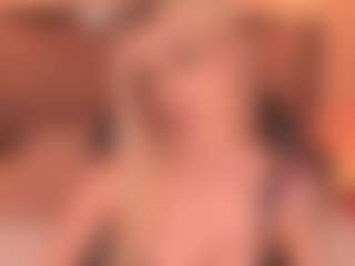 Live cam show with HannaConnorX - Camel Toe on StripNow