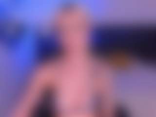 Live cam show with HannaConnorX - Living Room on Camsoda