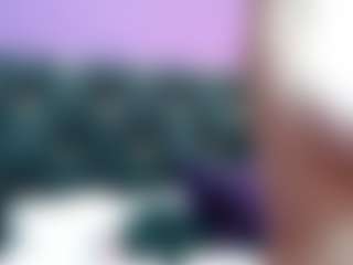 Live cam show with KylieBenson - Lesbian on TeamSkeetLive