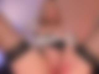 Live cam show with Violett Hansson - Average on Milfs Live