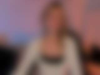 Live cam show with Violett Hansson - Living Room on Latina Girls