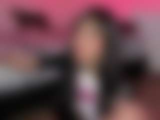 Live cam show with lola-leah - Landingstrip on TeamSkeetLive