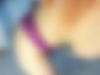 Live cam show with Frosty-fire - Living Room on MyBangCams
