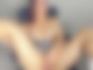 Live cam show with Frosty-fire - Office on Camsoda