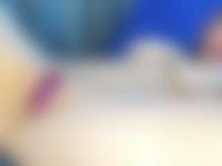 Live cam show with Frosty-fire - Living Room on Camsoda