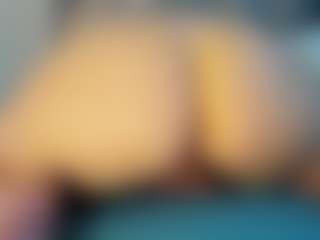 Live cam show with Frosty-fire - Living Room on sexylive.show