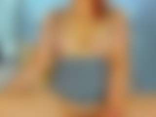 Live cam show with Frosty-fire - Living Room on Camsoda