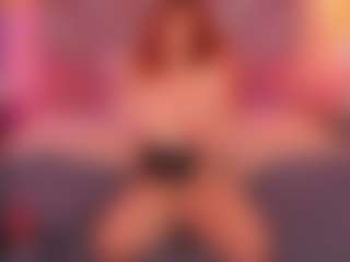 Live cam show with CarolinaDia - Average on SxyPornLive
