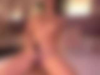 Izzy Wild's Live Sex Cam Show