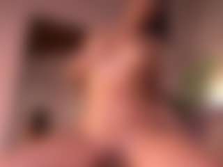 Izzy Wild's Live Sex Cam Show