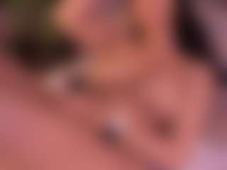 Live cam show with Izzy Wild - Flirt Young Adult on AdultVida.com