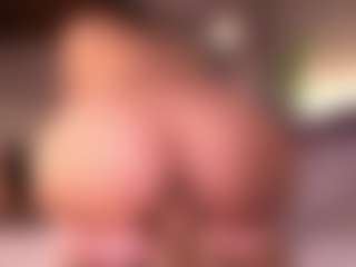Izzy Wild's Live Sex Cam Show