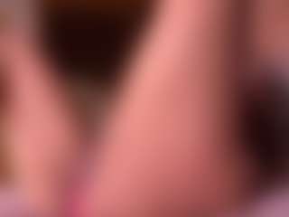 Live cam show with Izzy Wild - Foot Fetish on EXY