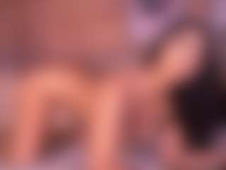 Live cam show with Izzy Wild - Skinny on livesexfox.com