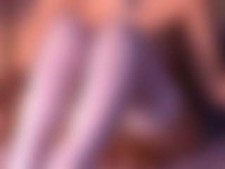 Live cam show with Izzy Wild - Shaved Pussy on Camsoda