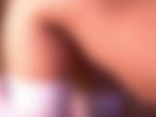 Live cam show with Izzy Wild - Shaved Pussy on Camsoda