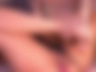 Live cam show with Izzy Wild - Green Eyes on Camsoda