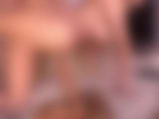 Live cam show with Izzy Wild - Deepthroat on AdultVida.com