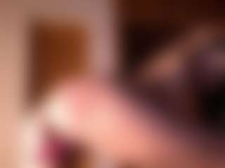 Live cam show with Izzy Wild - Fingering on Camsoda