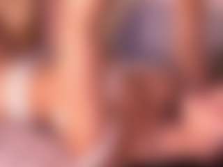 Live cam show with Izzy Wild - Skinny on Camsoda