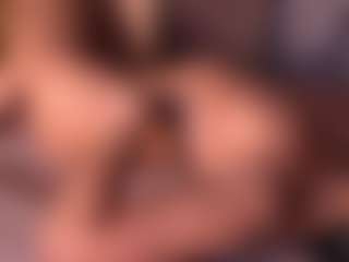 Live cam show with Izzy Wild - Ass Bouncing on friskycurves.com