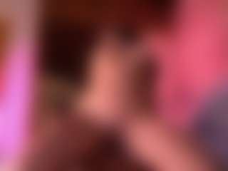 Live cam show with Izzy Wild - Deepthroat on Dolls Live