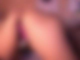 Live cam show with Izzy Wild - Fingering on Camsoda