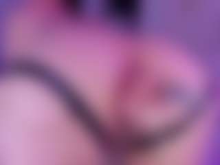 Pokaz na żywo z KonnyNaugthy - Striptease MILF na Camsoda