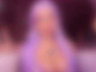 Live cam show with LeiaWong - Facial Piercings on luckytryst.com