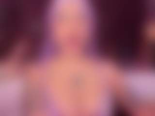 Live cam show with LeiaWong - Fingering on SmokeAndPoke