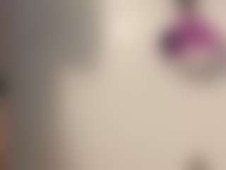 Live cam show with Alanahsinns - Lean on friskycurves.com