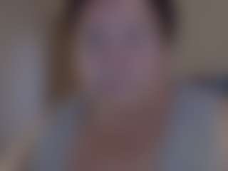 ZarraX MILF webcam performer live streaming