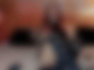 Live cam show with Manu Goth - Strip on crypto-cams
