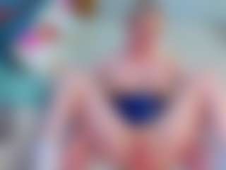 Live cam show with EmillyHart - Teen (18+) on Fling VIP Chat