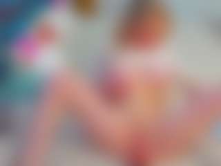 Live cam show with EmillyHart - Blowjob on live18s.com