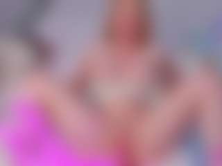 EmillyHart's Live Sex Cam Show