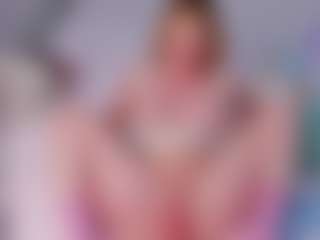 EmillyHart's Live Sex Cam Show